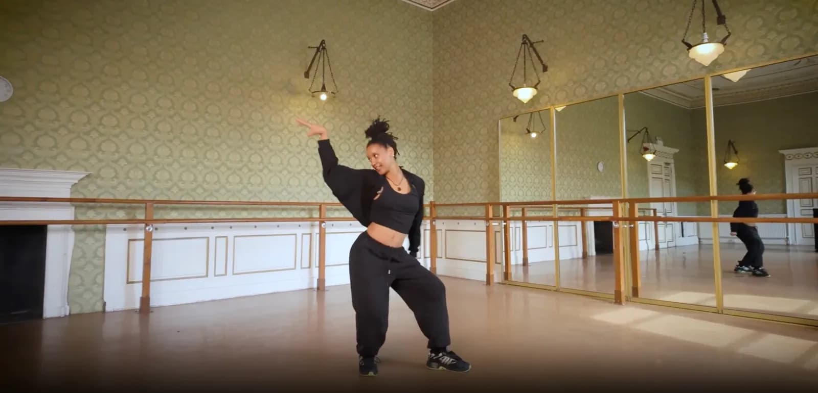 Coventry School Pilots New Online Performing Arts Programme for Students